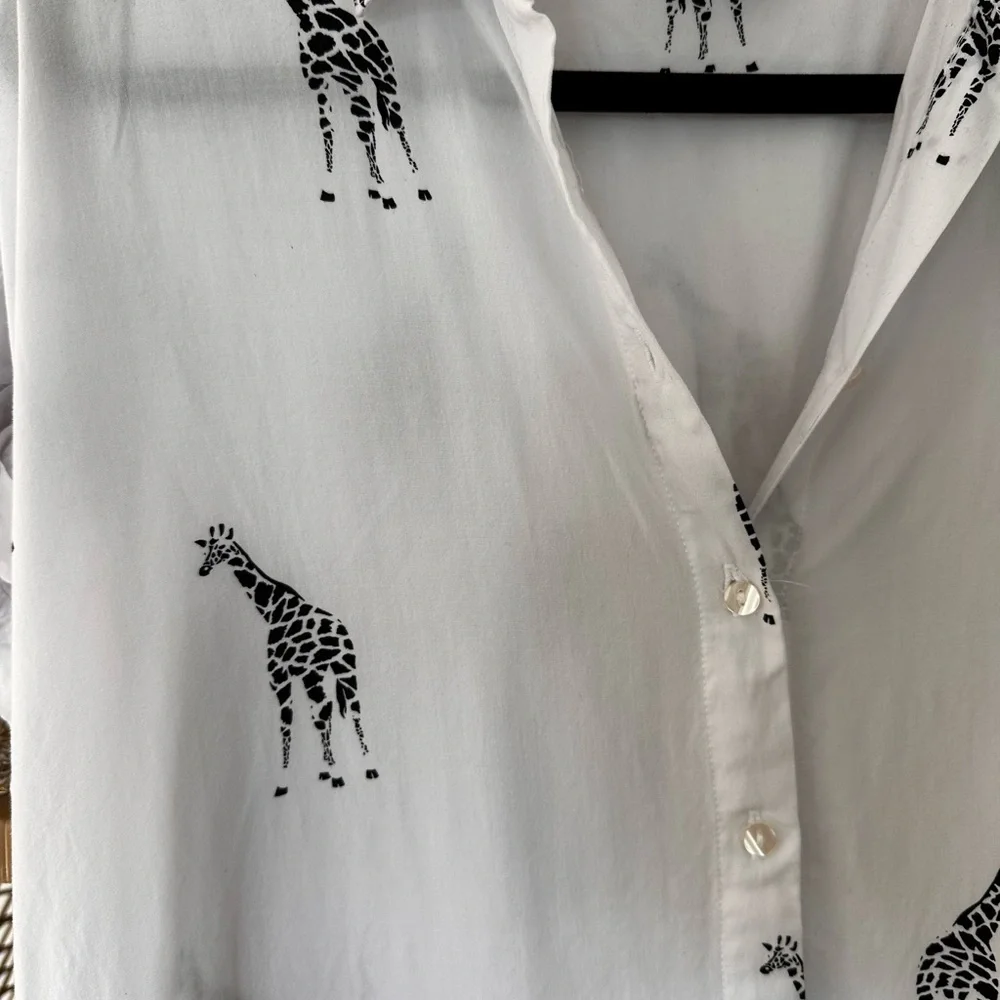 Jane and Delancey White Button Down Shirt with Giraffe Print - Picture 3 of 5